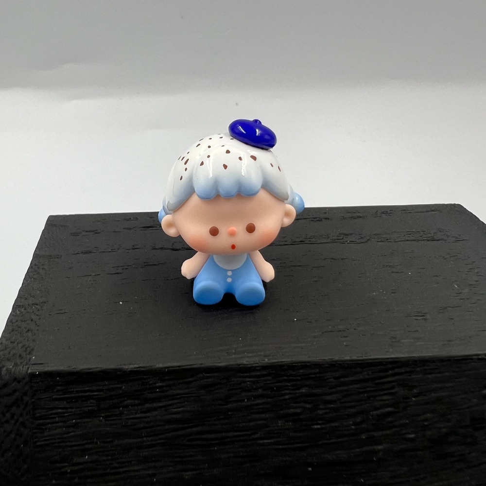 VuuYoo x AMLLS Mini Bean Series Blue Beret White Hair Vinyl Mini Figure Art Toy